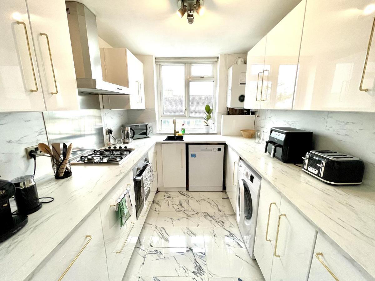 Beautiful 3-Bed Apartment At Swiss Cottage London Ngoại thất bức ảnh